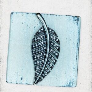 5181u. Huge Pewtertone Bling Leaf